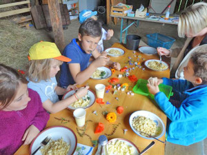 Foto: Kinder beim Essen